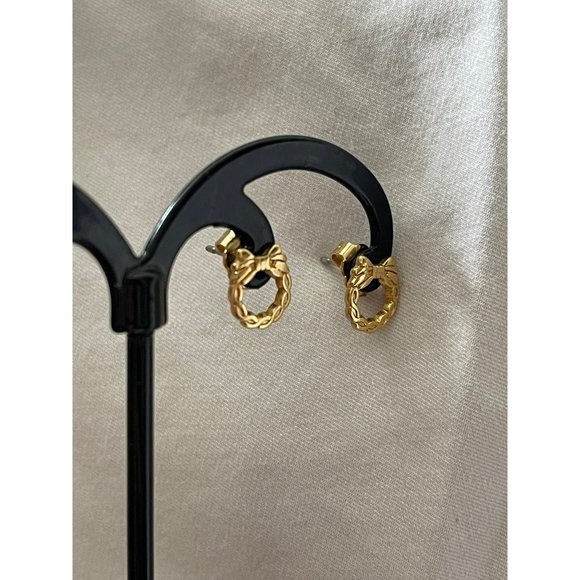 Vintage Gold Tone Wreath Earrings - Picture 4 of 9